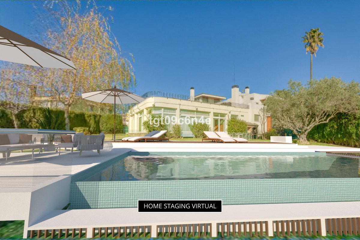 11 Bed Vrijstaande Villa in Roses in Roses — 