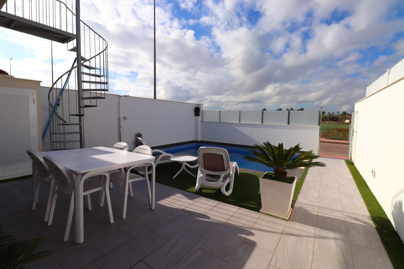 32 photo