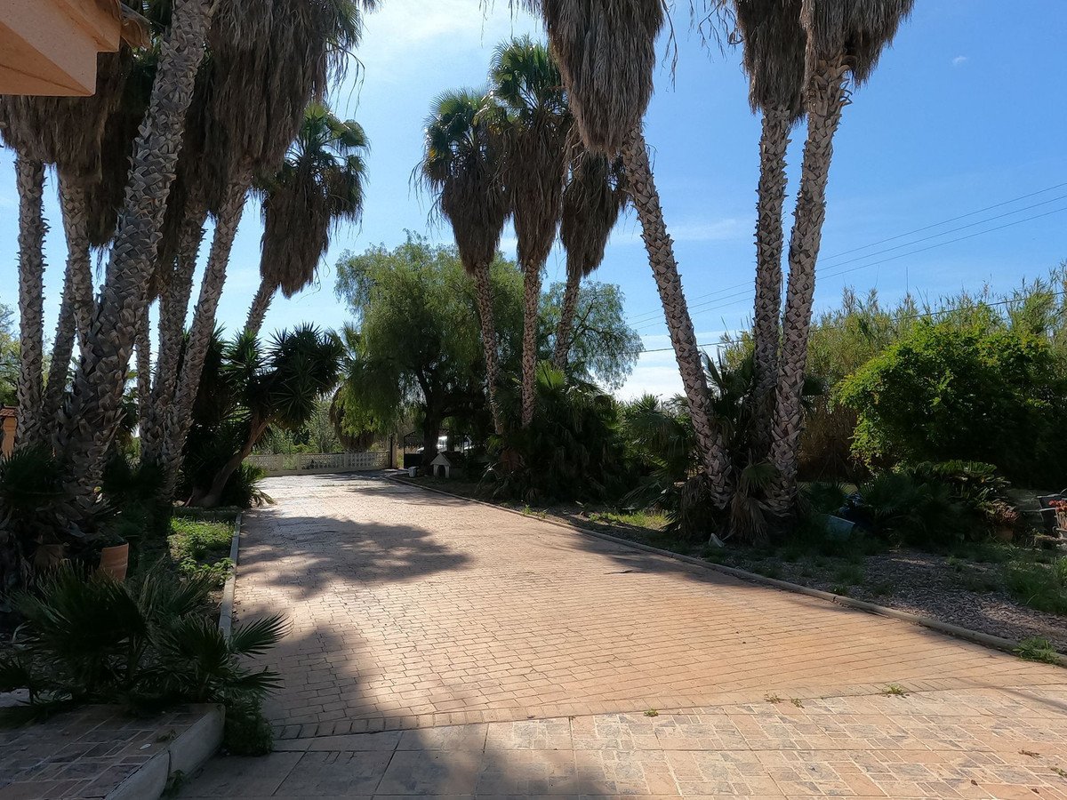 4 Bed Detached Villa in Dolores in Dolores — Detached Villa