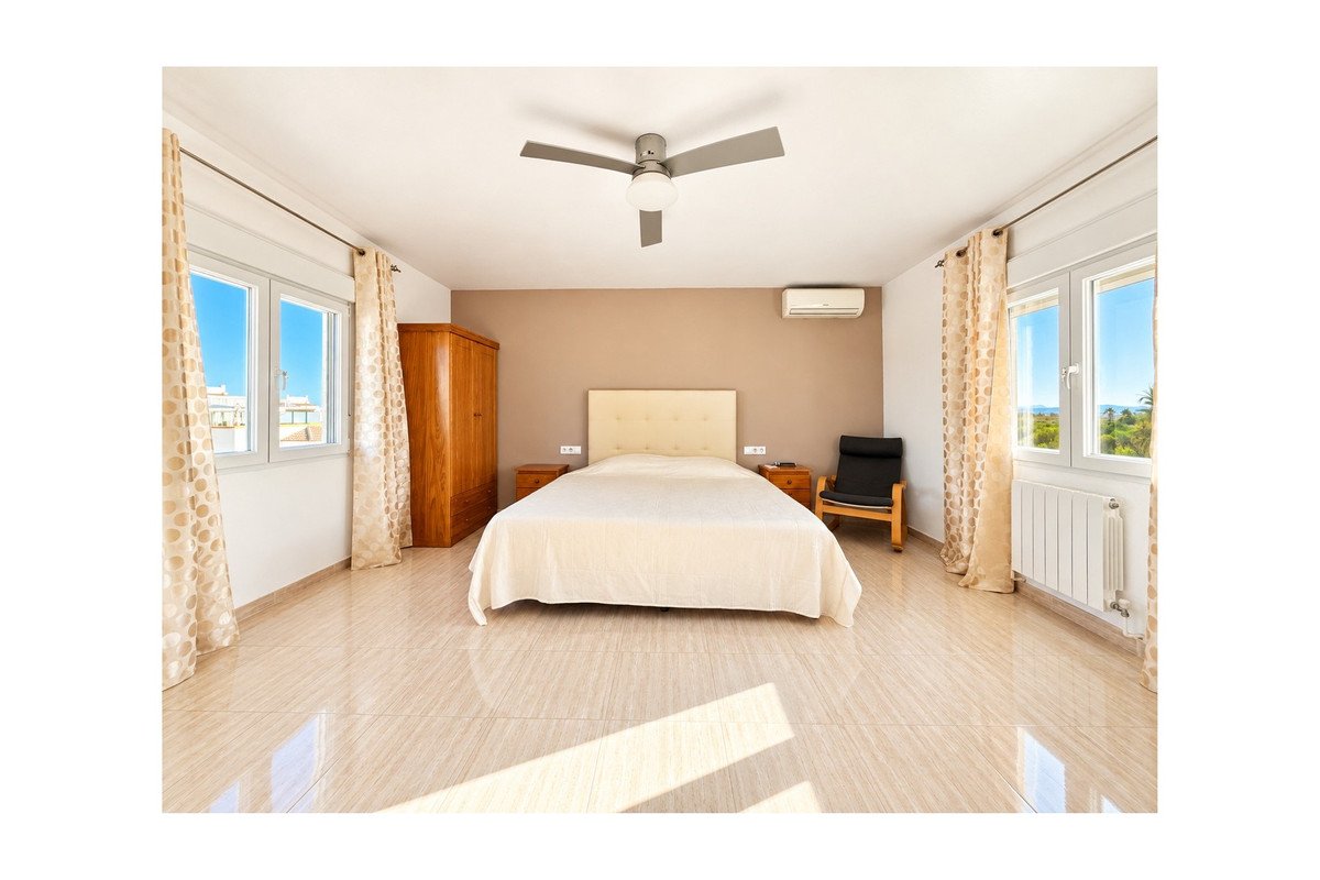 4 Bed Detached Villa in San Fulgencio in San Fulgencio, Detached Villa