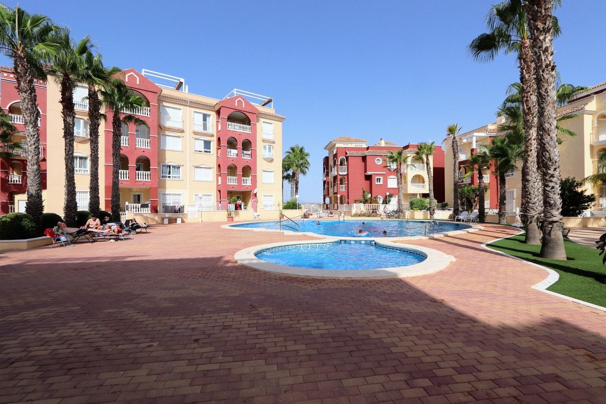 2 Bed Erdgeschosswohnung in Los Alcazares in Los Alcazares, 