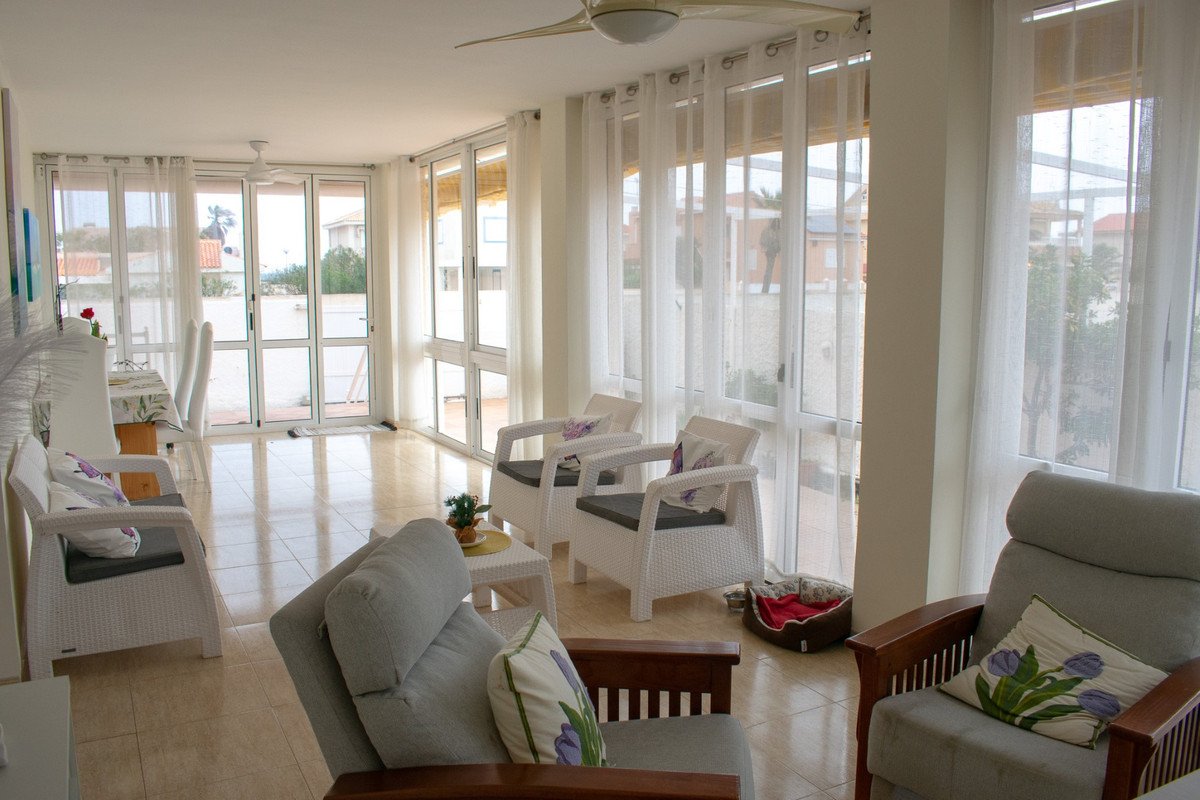 5 Bed Property in La Manga Del Mar Menor في La Manga Del Mar Menor, 