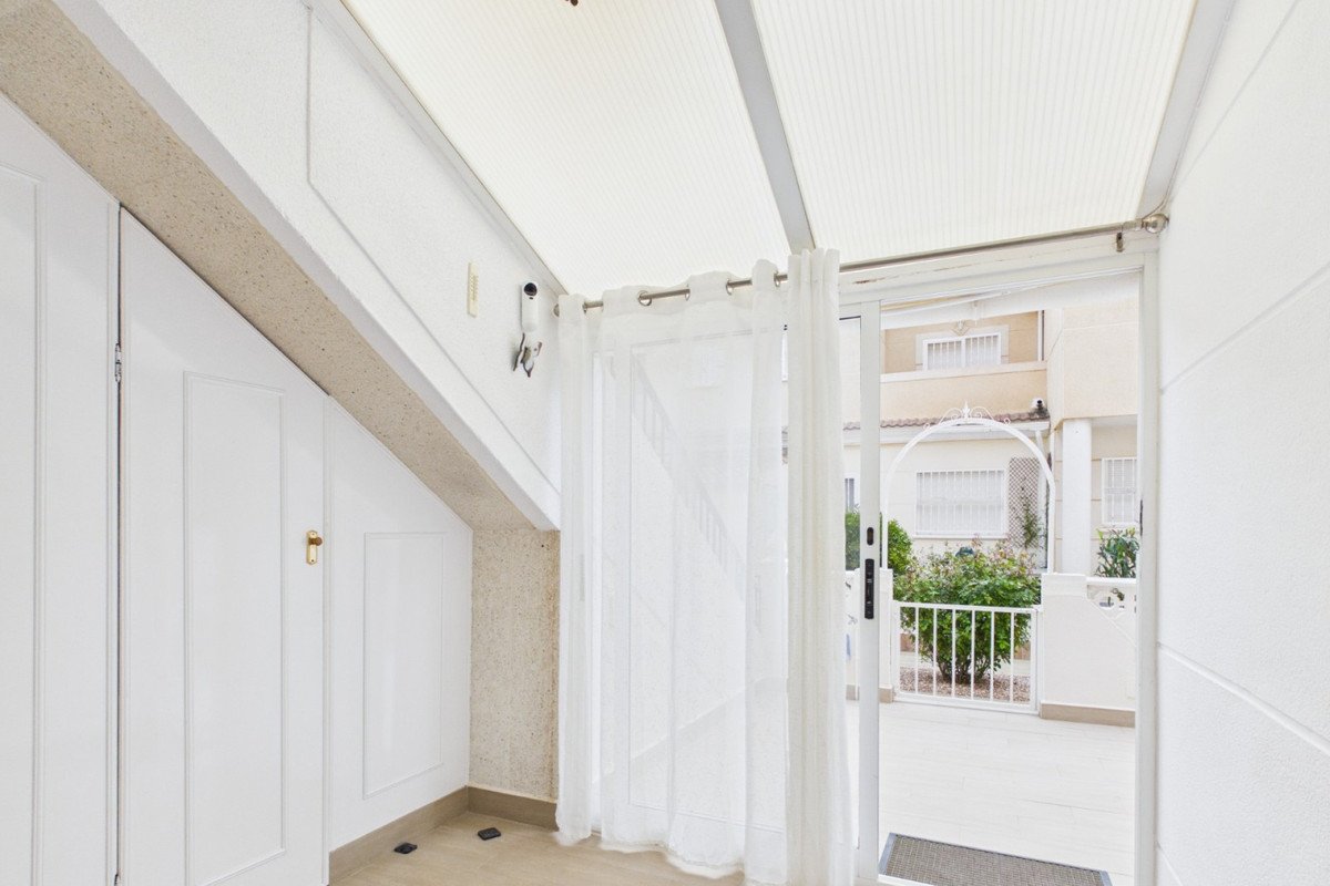 2 Bed شقة في الطابق الأرضي in Los Alcazares في Los Alcazares, 