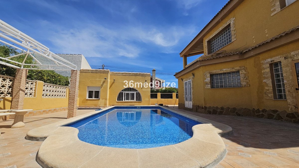 6 Bed Detached Villa in Los Alcazares in Los Alcazares, Detached Villa
