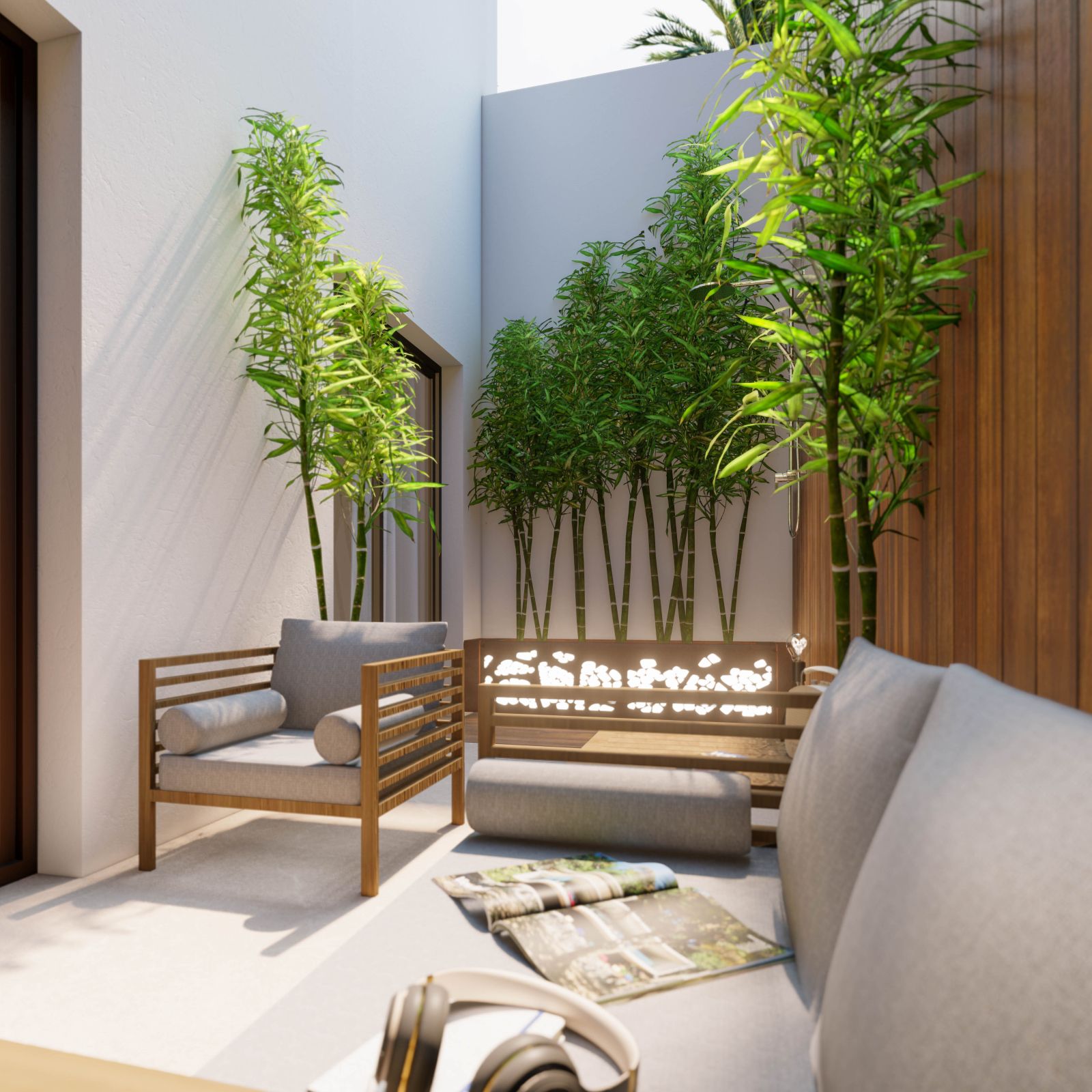 Buitenruimte met bamboeplanten en comfortabele loungebank.