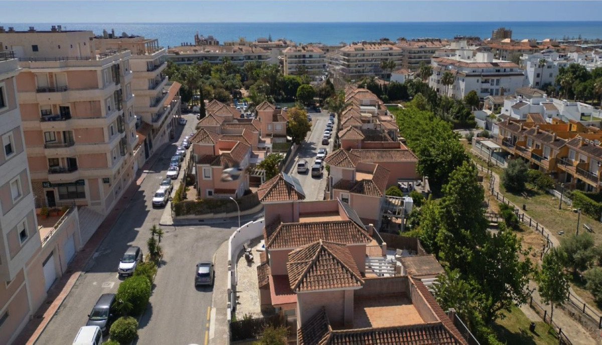 4 Bed Detached Villa in San Luis de Sabinillas in San Luis de Sabinillas, Detached Villa