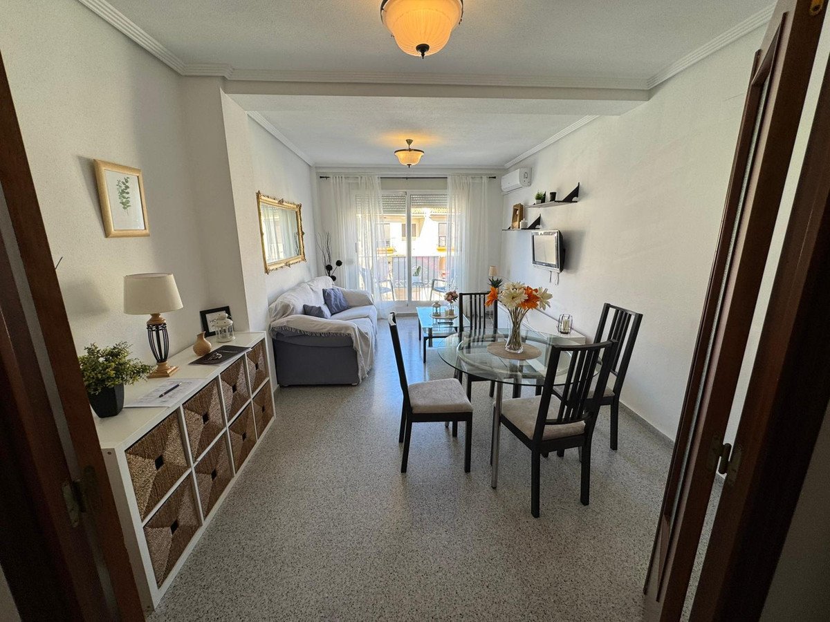 3 Bed شقة في الطابق الأوسط in San Miguel de Salinas في San Miguel de Salinas — 