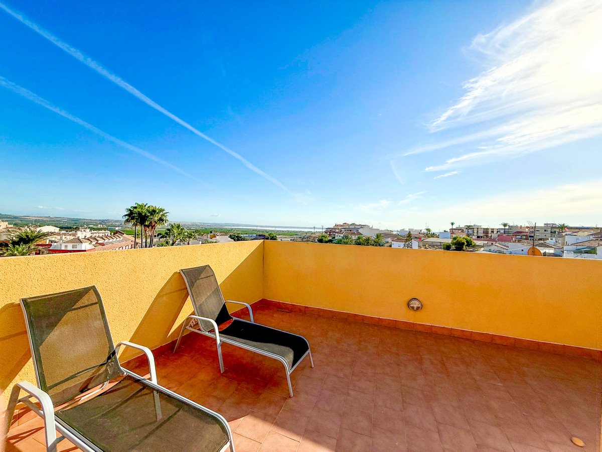 5 Bed شقة في الطابق الأرضي in San Miguel de Salinas في San Miguel de Salinas, شقة
