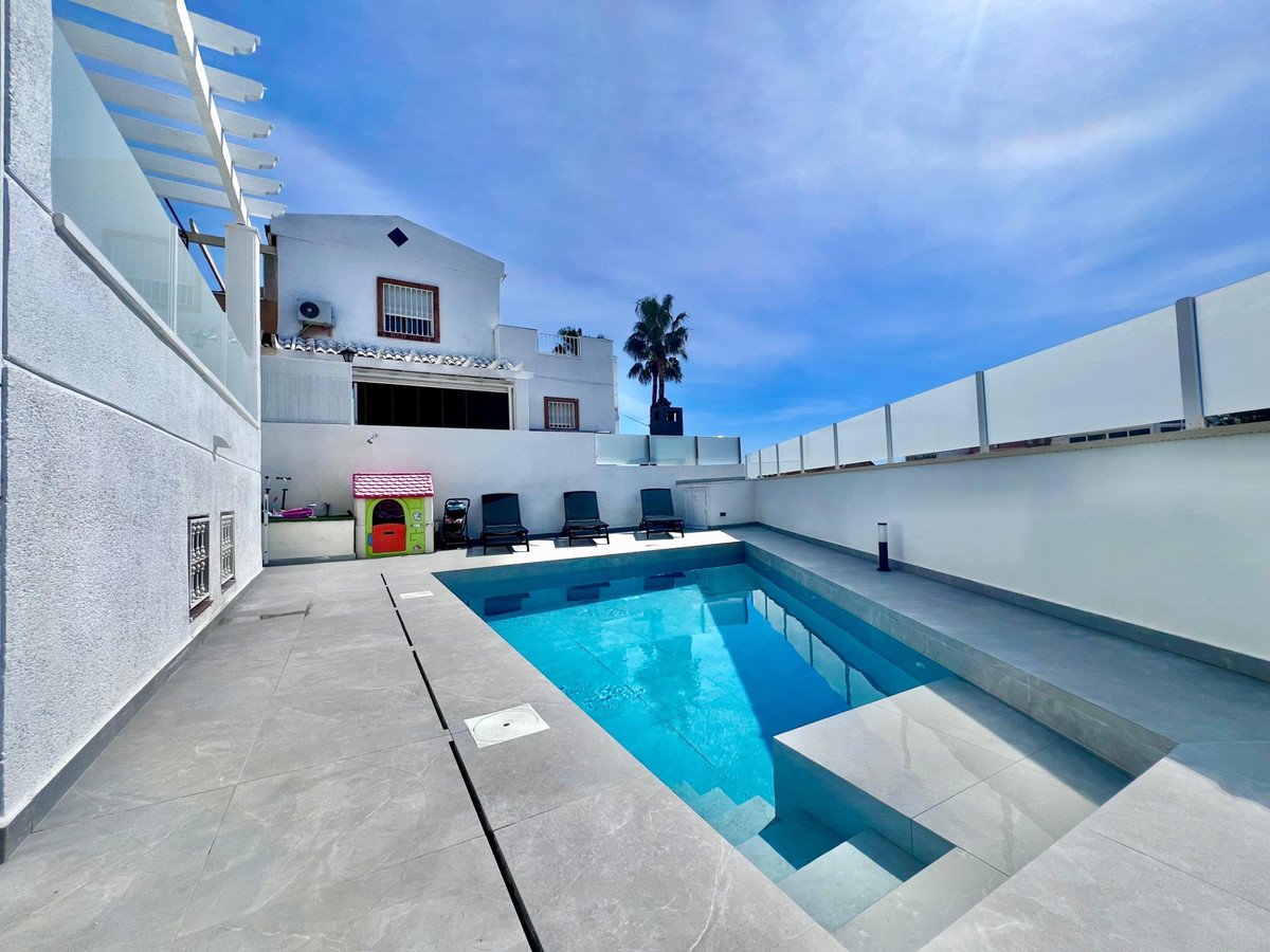 5 Bed فيلا مستقلة in San Miguel de Salinas في San Miguel de Salinas, 