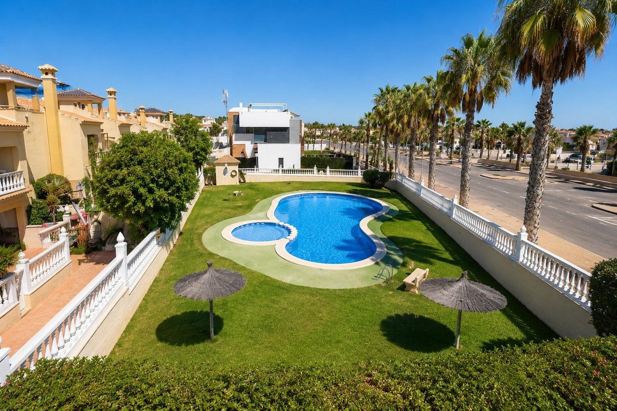 2 Bed Ground Floor Apartment in Lomas de Cabo Roig in Lomas de Cabo Roig, Apartment