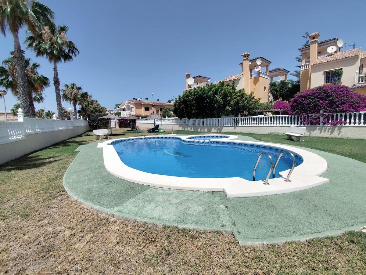 2 Bed Bungalow in Lomas de Cabo Roig in Lomas de Cabo Roig, Bungalow