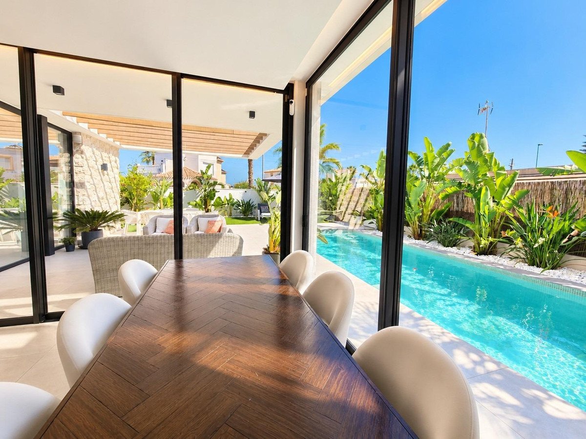 3 Bed Frittstående villa in Lomas de Cabo Roig