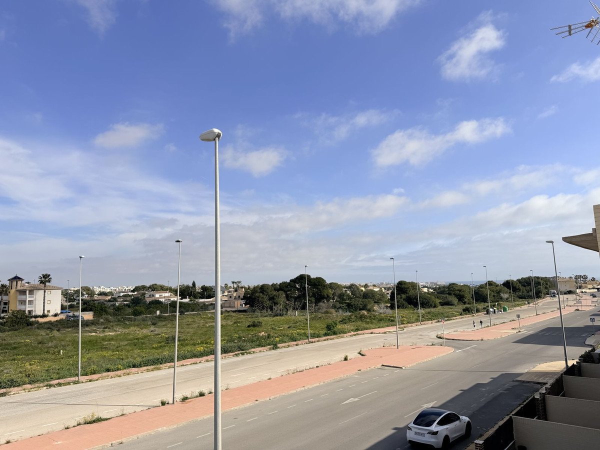 3 Bed Dvojdomek in Lomas de Cabo Roig v Lomas de Cabo Roig, Polosamostatný dům