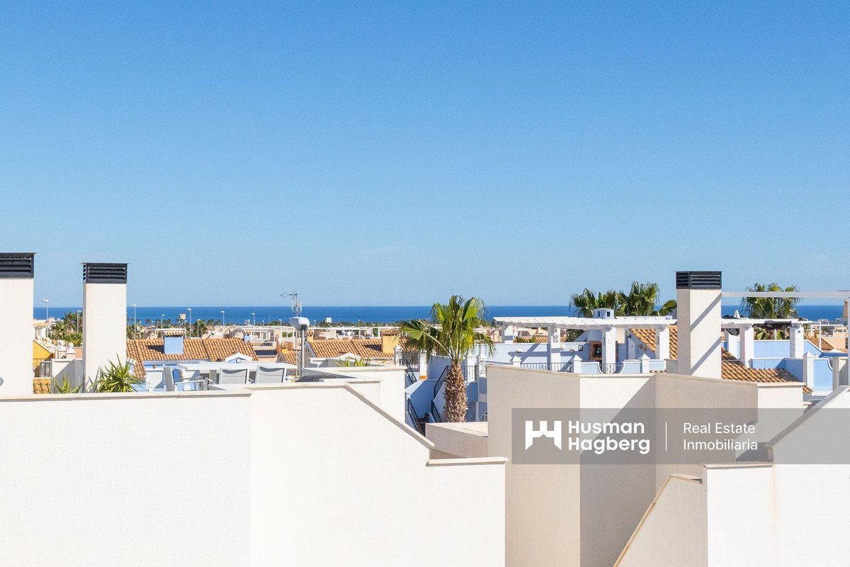 4 Bed فيلا مستقلة in Lomas de Cabo Roig في Lomas de Cabo Roig, فيلا منفصلة
