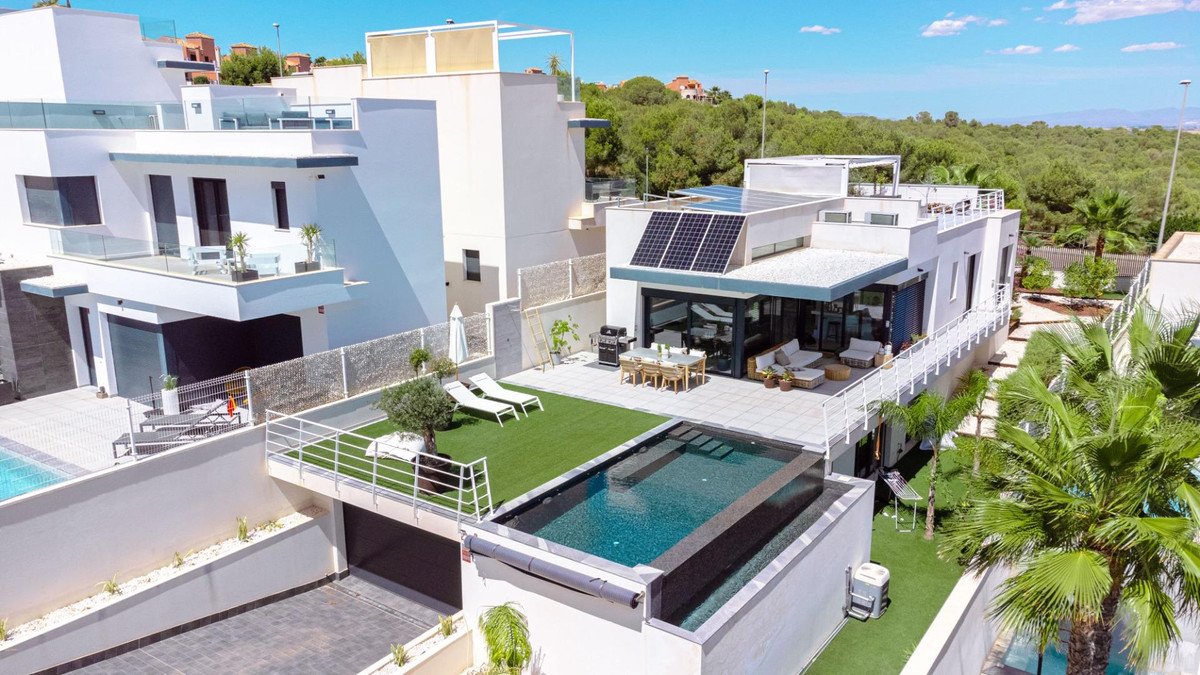 5 Bed Vrijstaande Villa in San Miguel de Salinas in San Miguel de Salinas, Vrijstaande Villa
