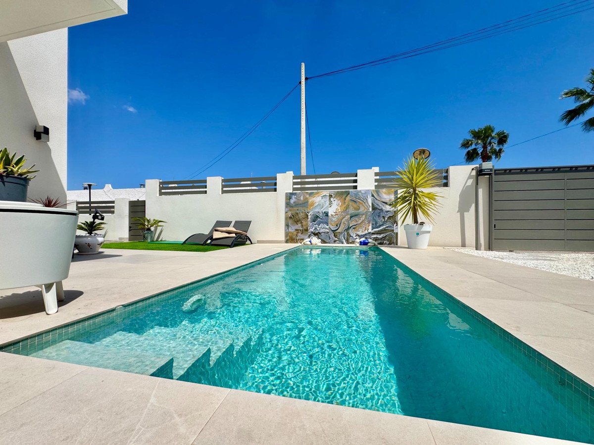 3 Bed Detached Villa in San Miguel de Salinas in San Miguel de Salinas — Detached Villa