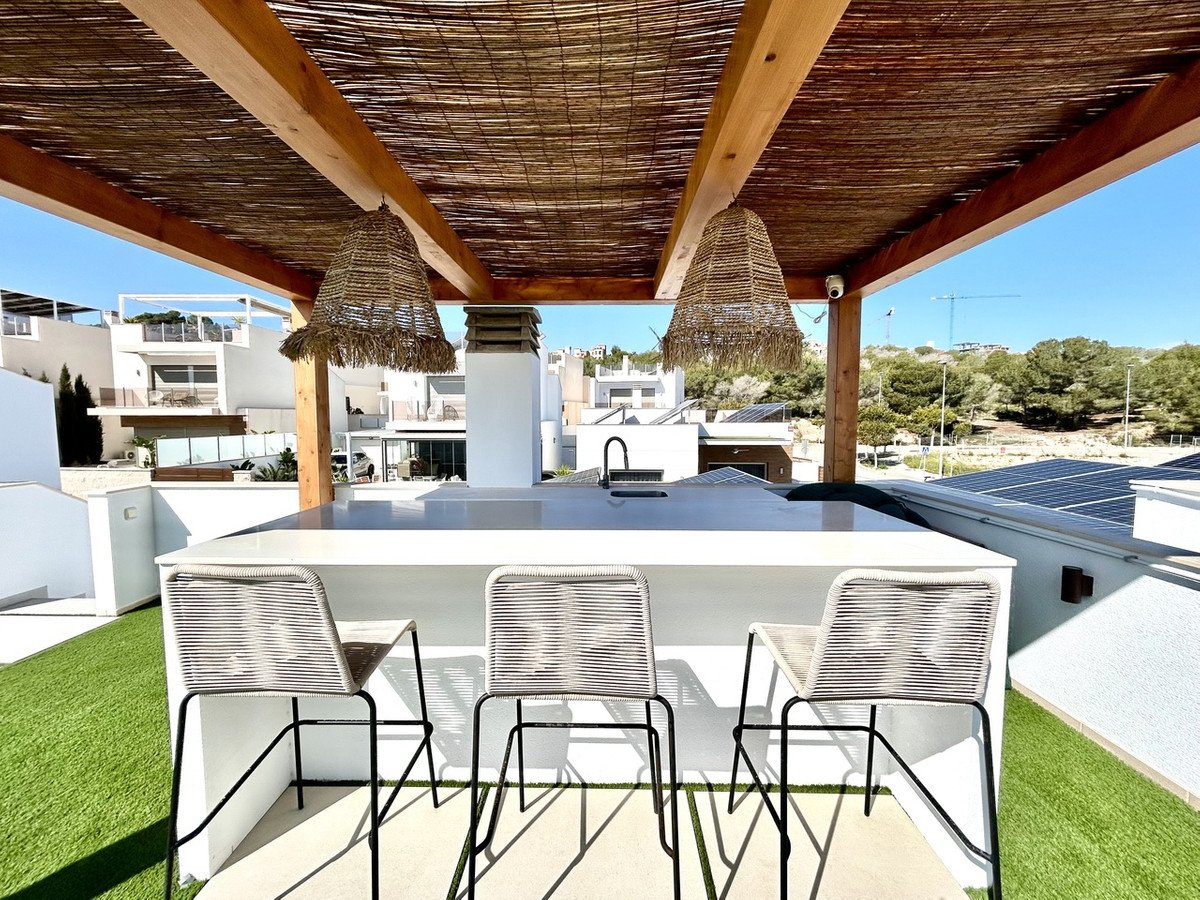4 Bed Detached Villa in San Miguel de Salinas in San Miguel de Salinas — Detached Villa