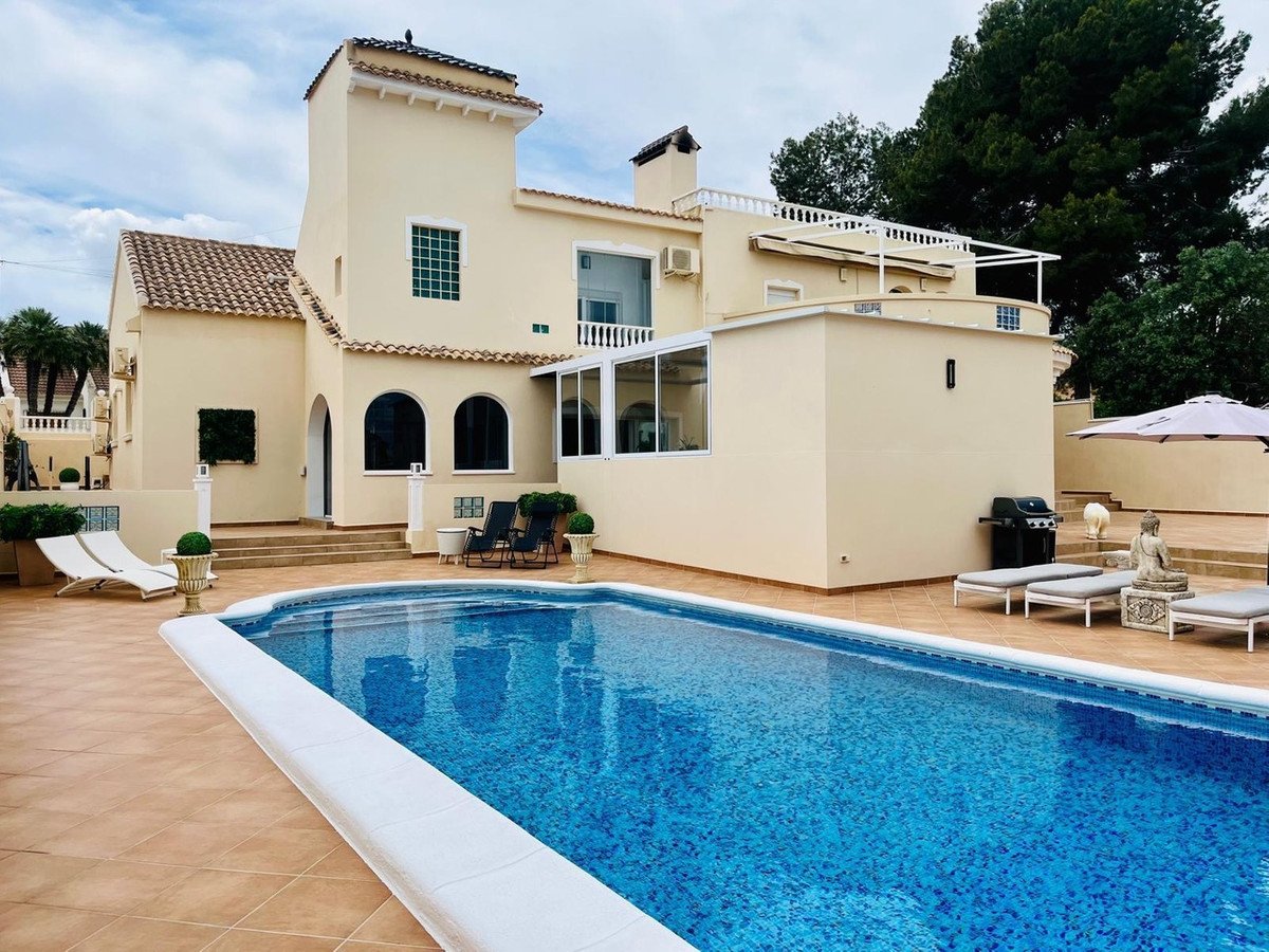 4 Bed Detached Villa in San Miguel de Salinas in San Miguel de Salinas, Detached Villa
