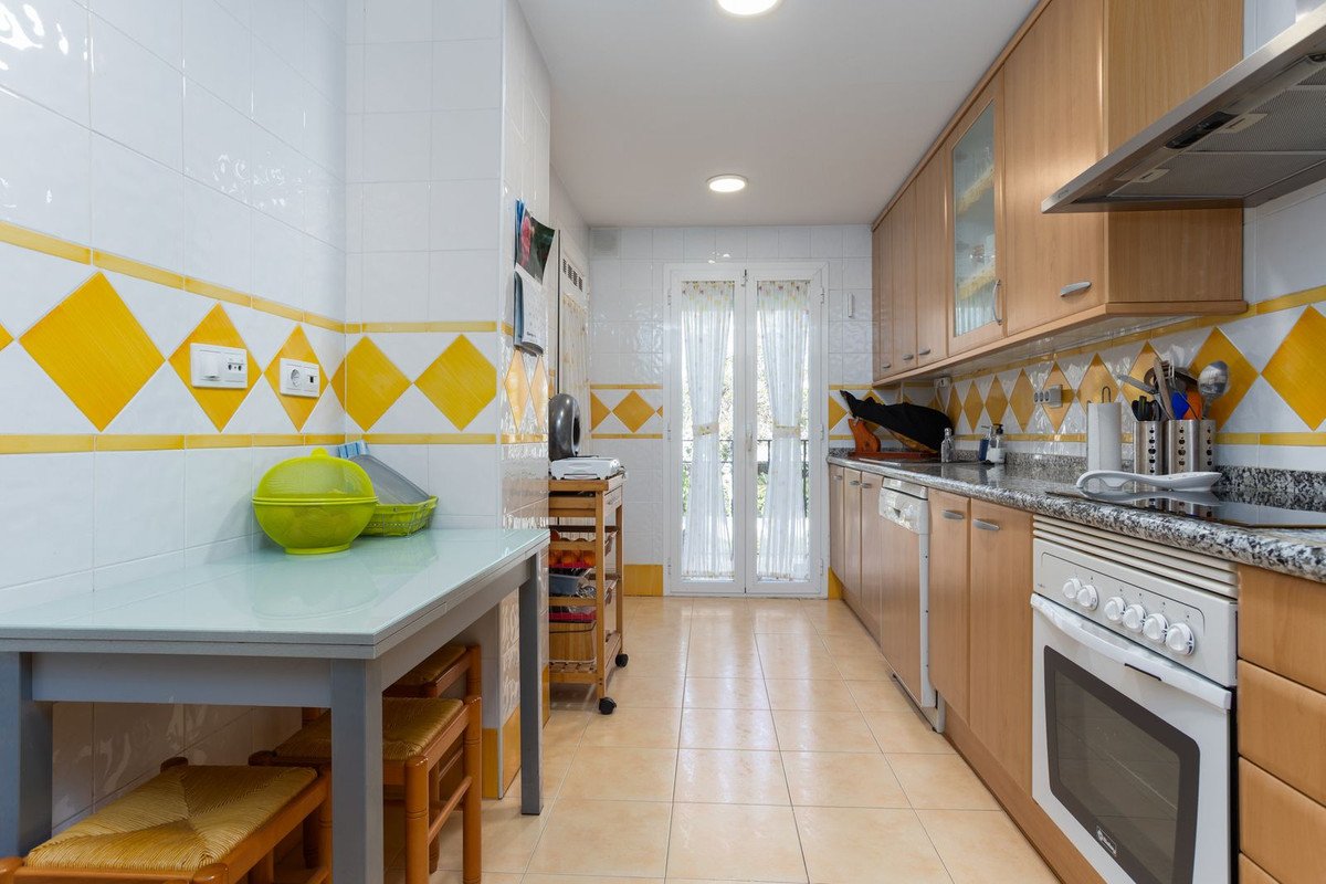 2 Bed Middle Floor Apartment in San Pedro de Alcántara in San Pedro de Alcántara — Apartment