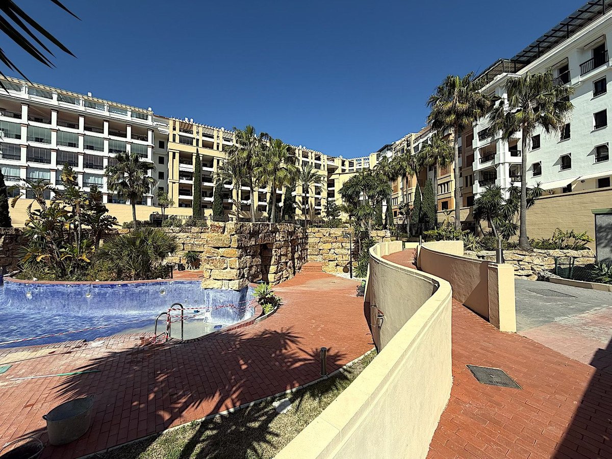 2 Bed Middle Floor Apartment in San Pedro de Alcántara in San Pedro de Alcántara, Apartment