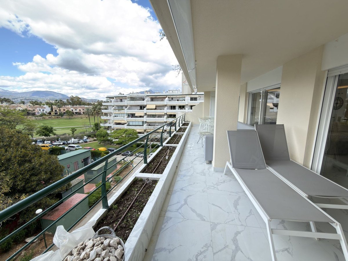 2 Bed Middle Floor Apartment in San Pedro de Alcántara in San Pedro de Alcántara — Apartment