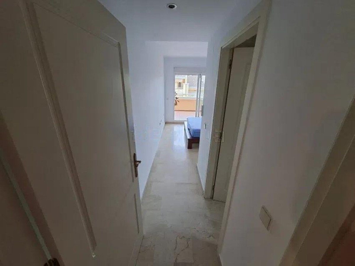 3 Bed Middle Floor Apartment in San Pedro de Alcántara in San Pedro de Alcántara — Apartment