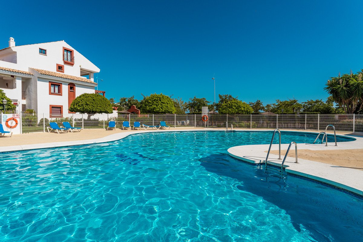 4 Bed Middle Floor Apartment in San Pedro de Alcántara in San Pedro de Alcántara, Apartment