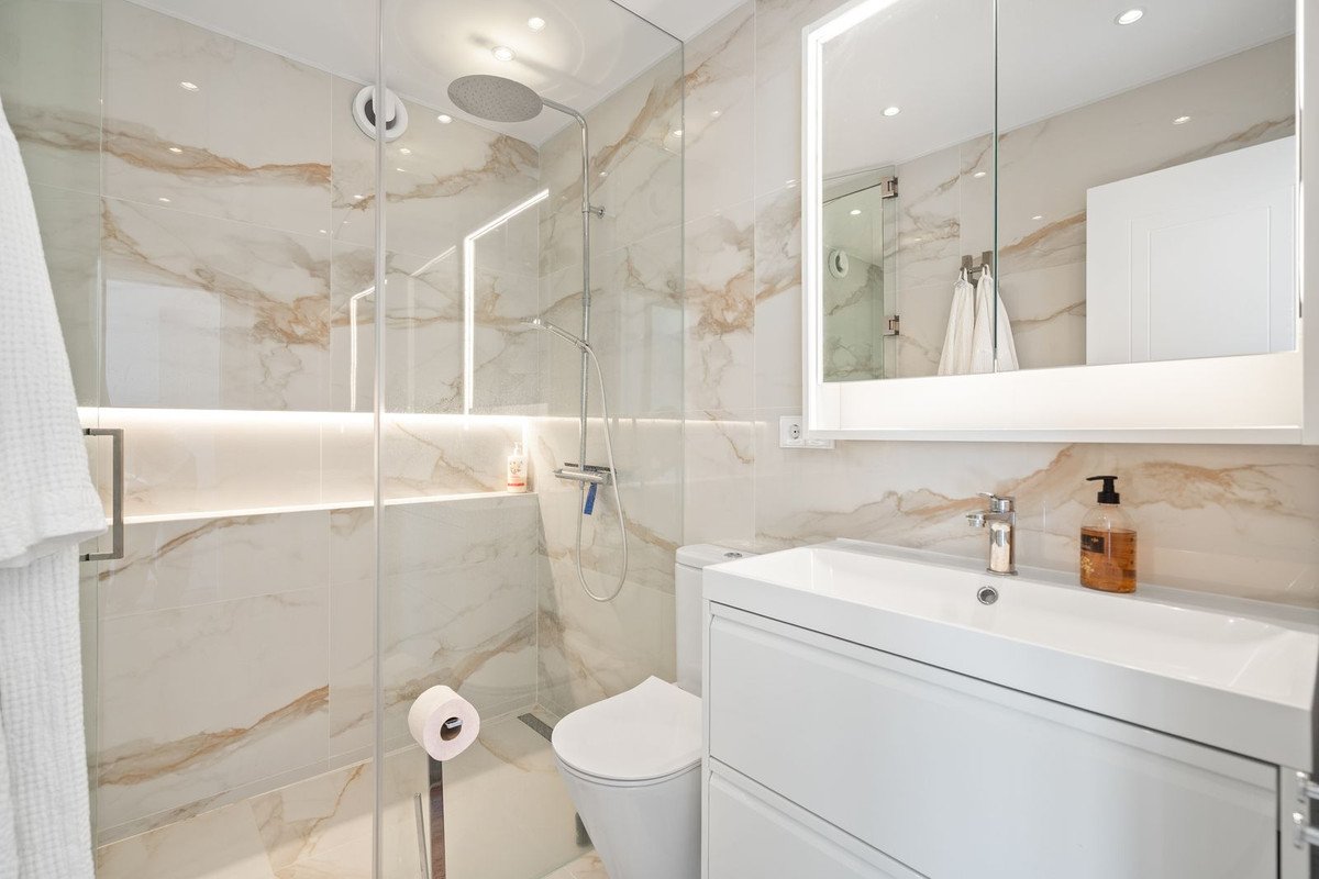 4 Bed Townhouse in San Pedro de Alcántara في San Pedro de Alcántara — تاون هاوس