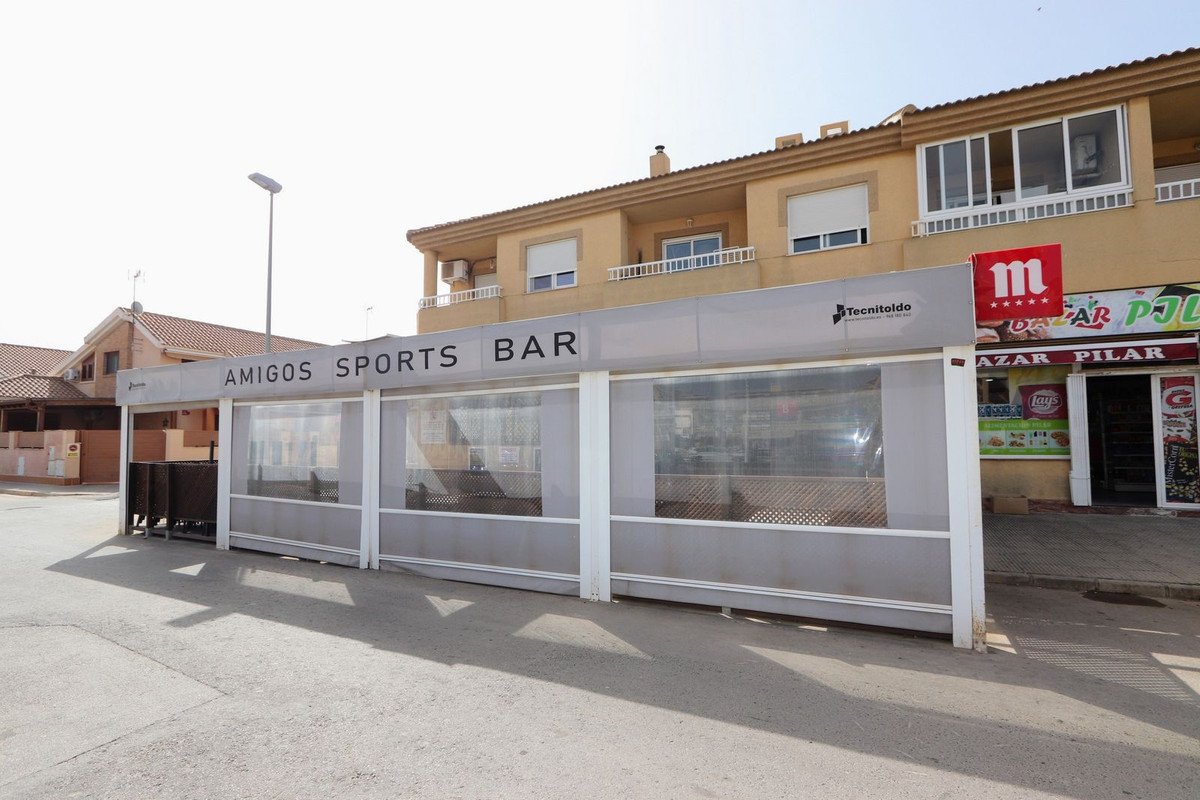 Bar in San Pedro del Pinatar في San Pedro del Pinatar, 