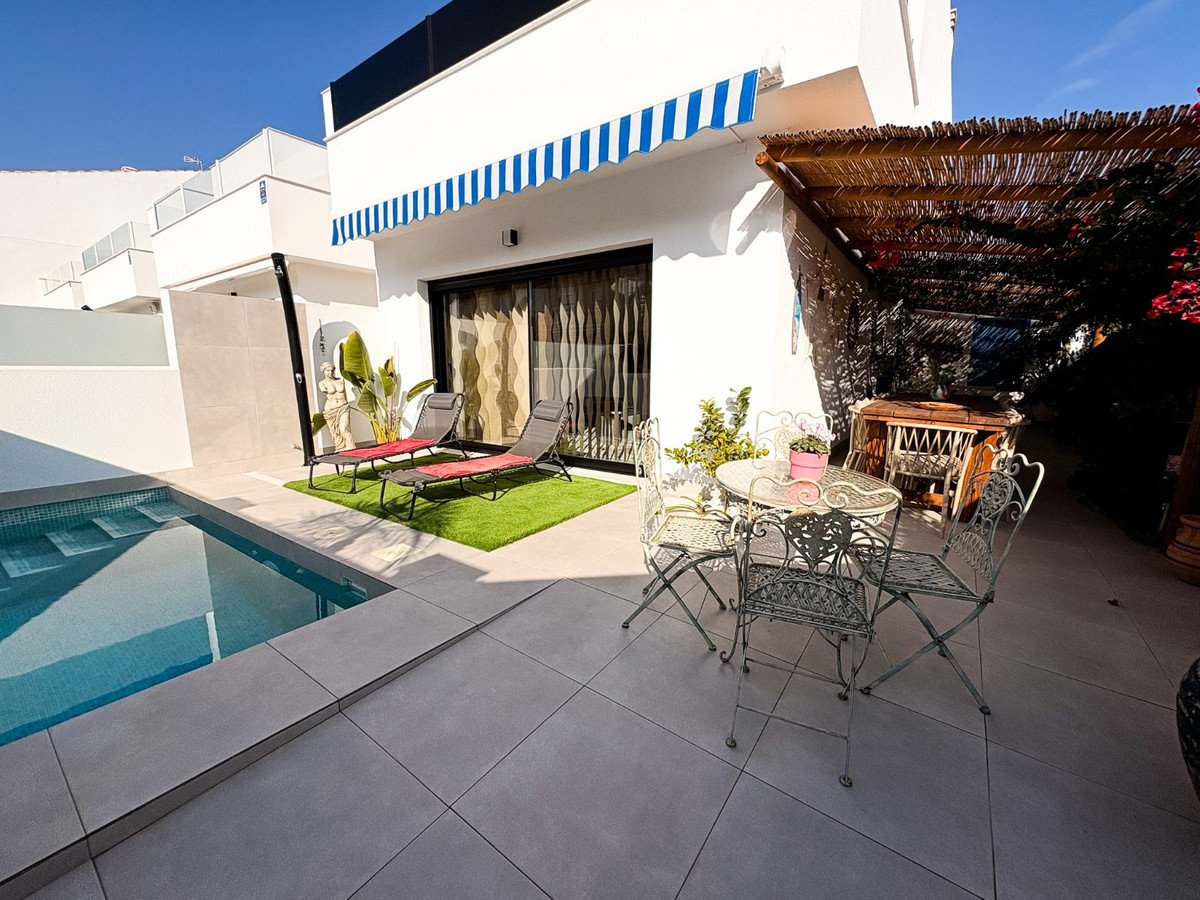 3 Bed בית דו-משפחתי in San Pedro del Pinatar ב- San Pedro del Pinatar, 