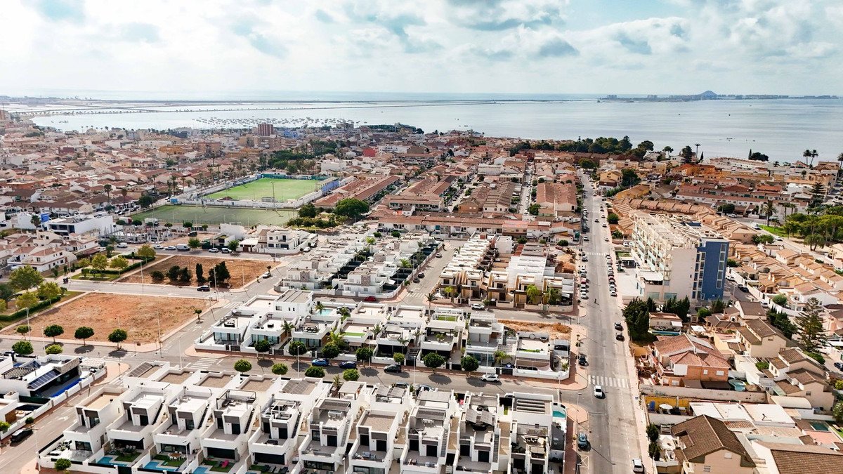 5 Bed Semi-Detached House in San Pedro del Pinatar in San Pedro del Pinatar, Semi-Detached House