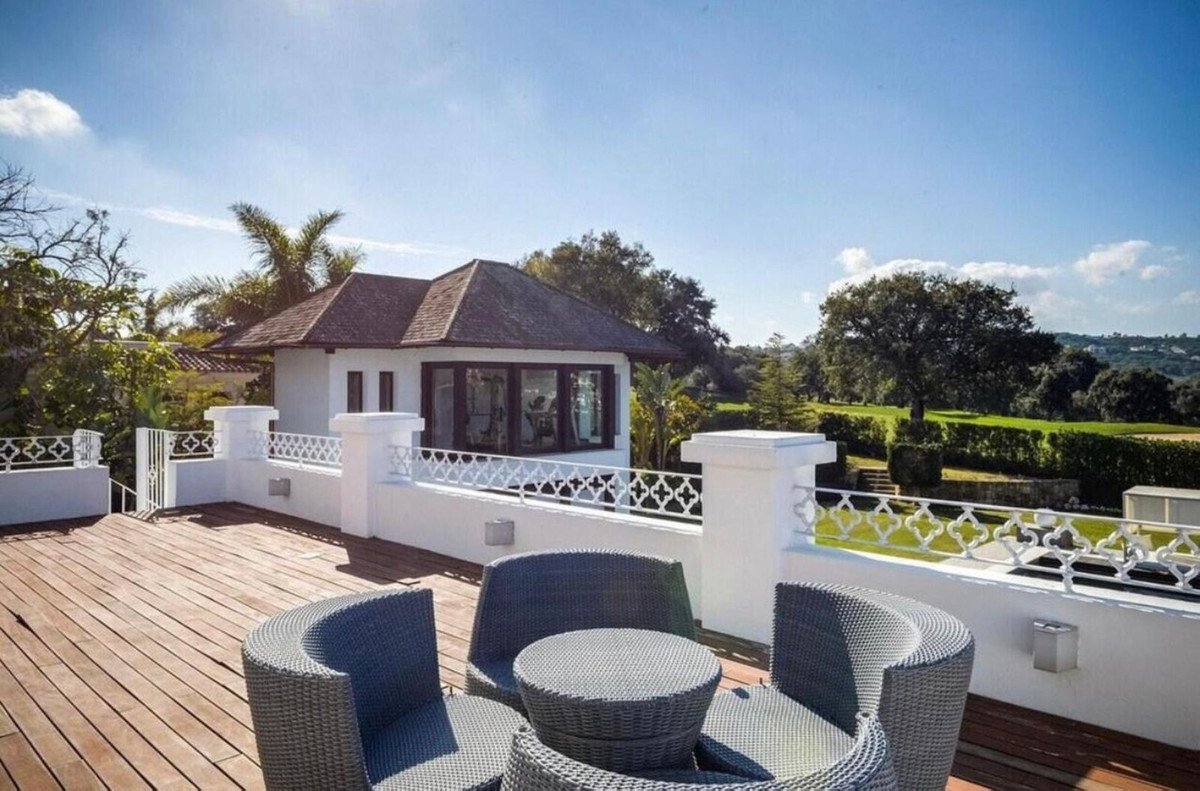 6 Bed Detached Villa in San Roque Club في San Roque Club — فيلا منفصلة