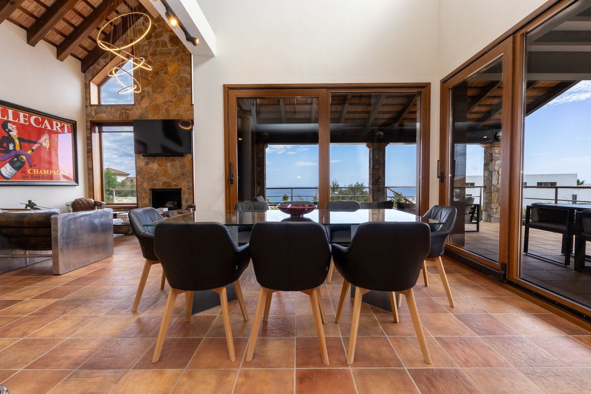 4 Bed Самостоятелна вила in La Alcaidesa