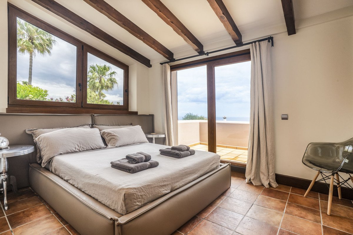 4 Bed Самостоятелна вила in La Alcaidesa