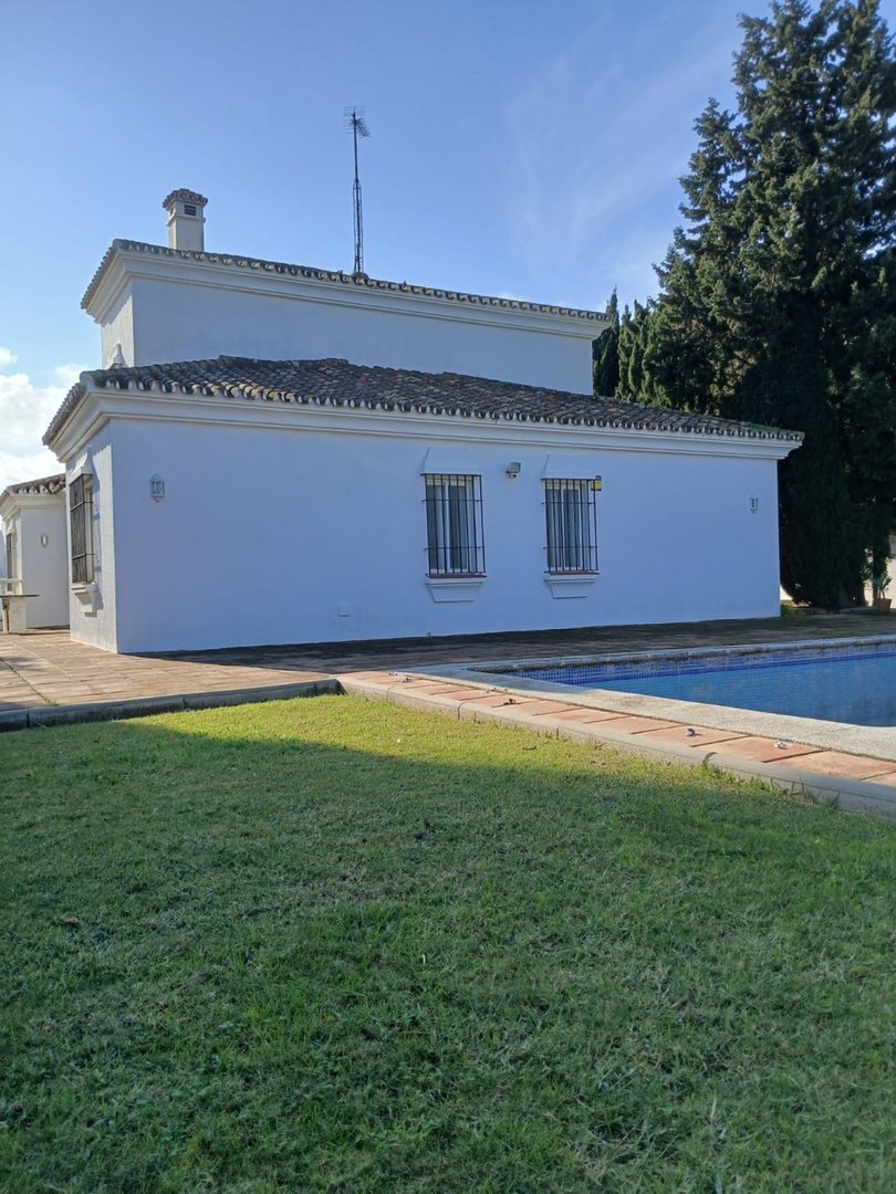 4 Bed Vrijstaande Villa in Pueblo Nuevo de Guadiaro in Pueblo Nuevo de Guadiaro, Vrijstaande Villa
