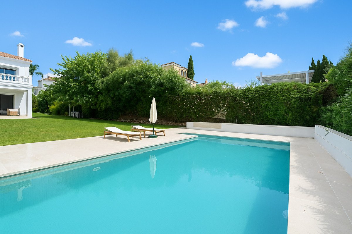 4 Bed Halfvrijstaand Huis in Sotogrande Alto in Sotogrande Alto, Twee-onder-een-kap woning
