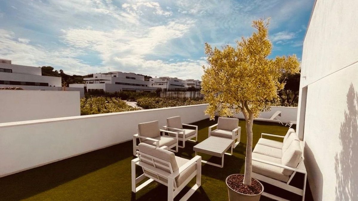 5 Bed Middle Floor Apartment in Sotogrande in Sotogrande — Apartment