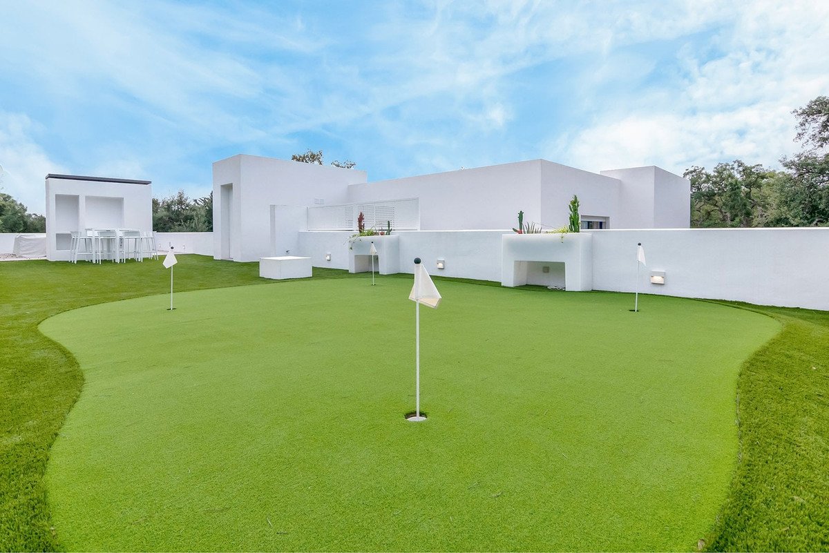 6 Bed Detached Villa in Sotogrande in Sotogrande — Detached Villa