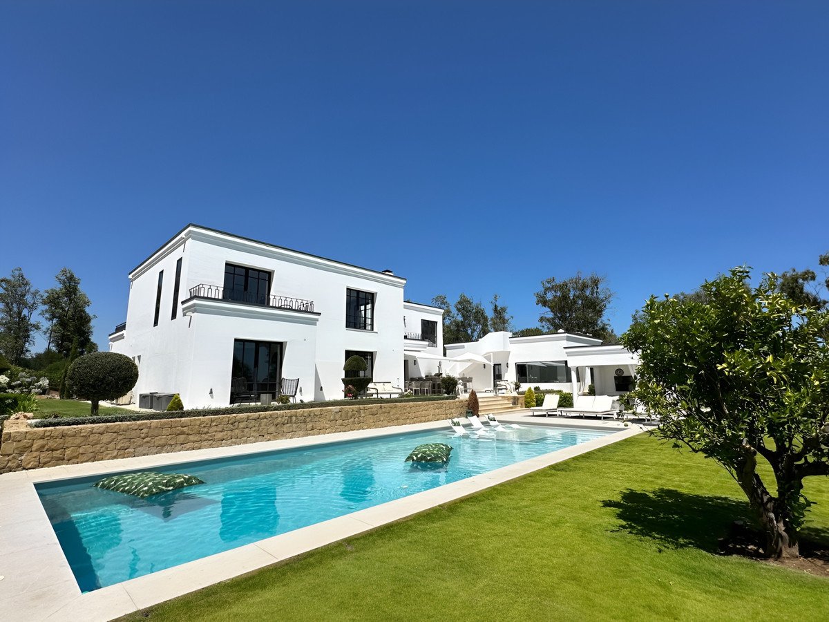 6 Bed Самостоятелна вила in Sotogrande в Sotogrande, 
