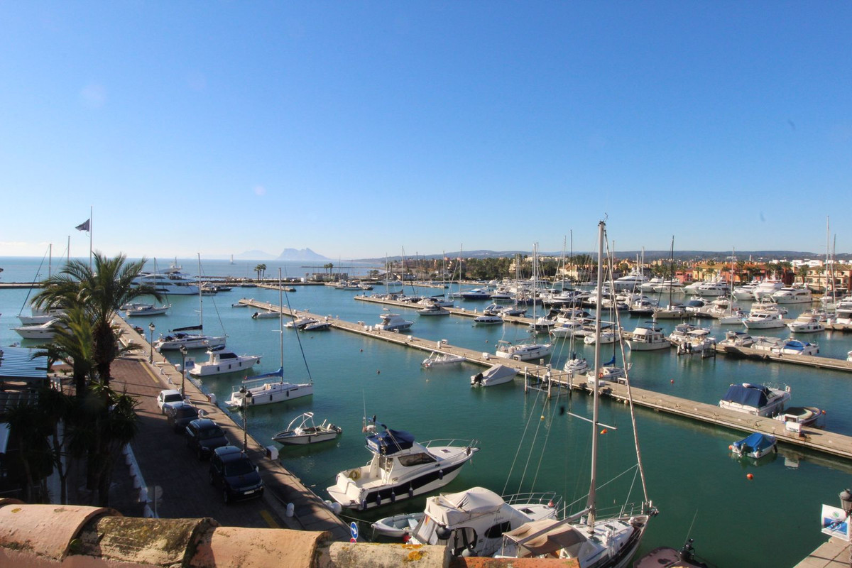 4 Bed بنتهاوس in Sotogrande Puerto في Sotogrande Puerto, بينتهاوس