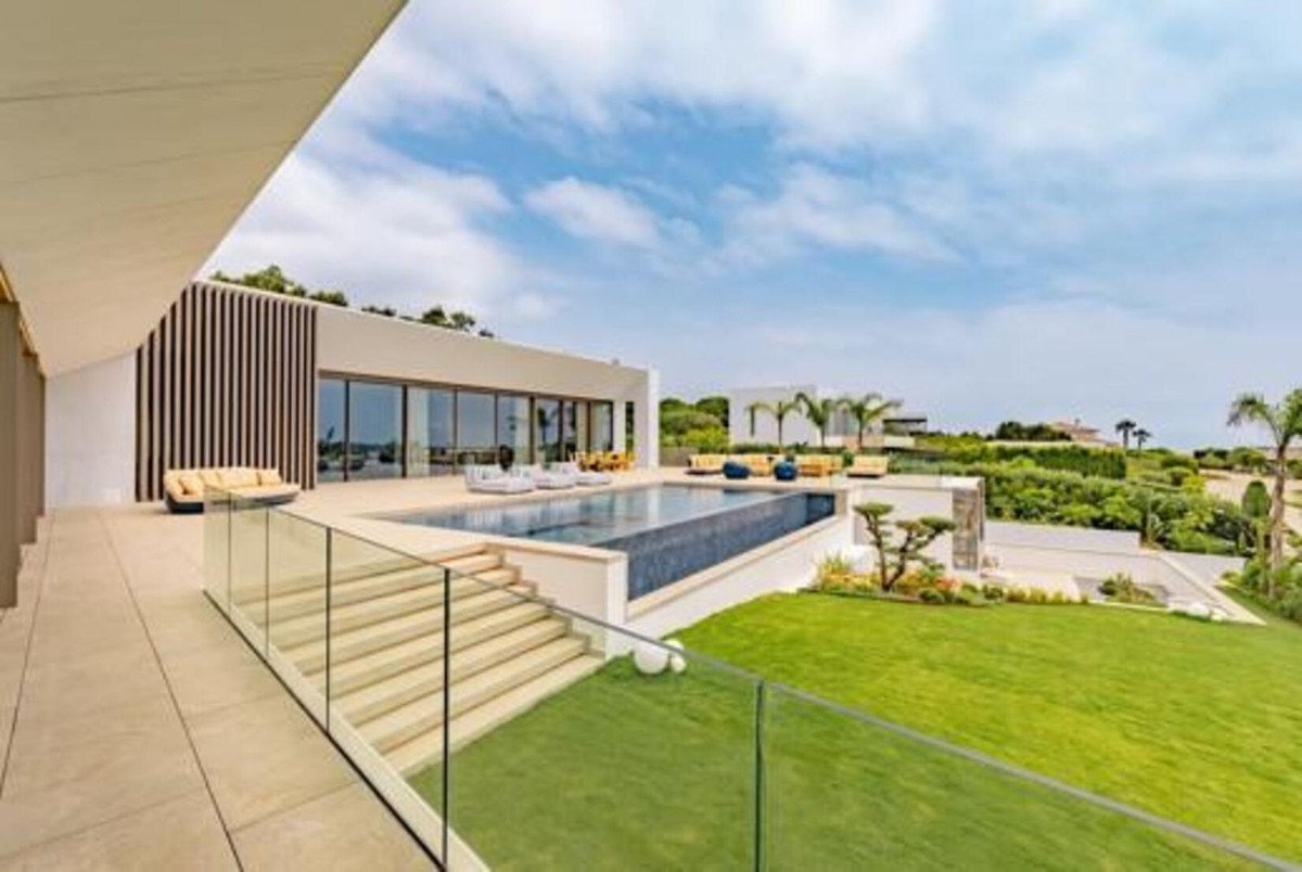 6 Bed Freistehende Villa in Sotogrande