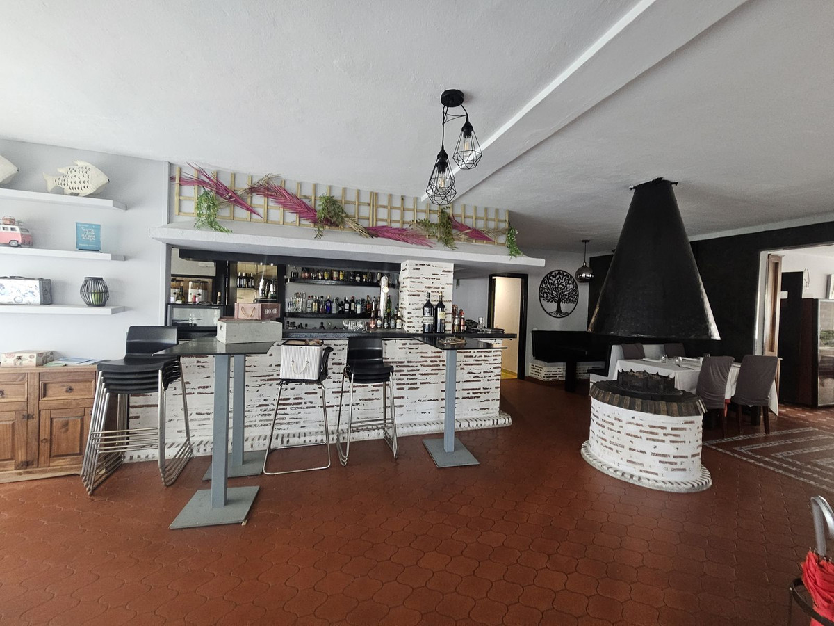 Restaurant in Torreguadiaro في Torreguadiaro, مطعم