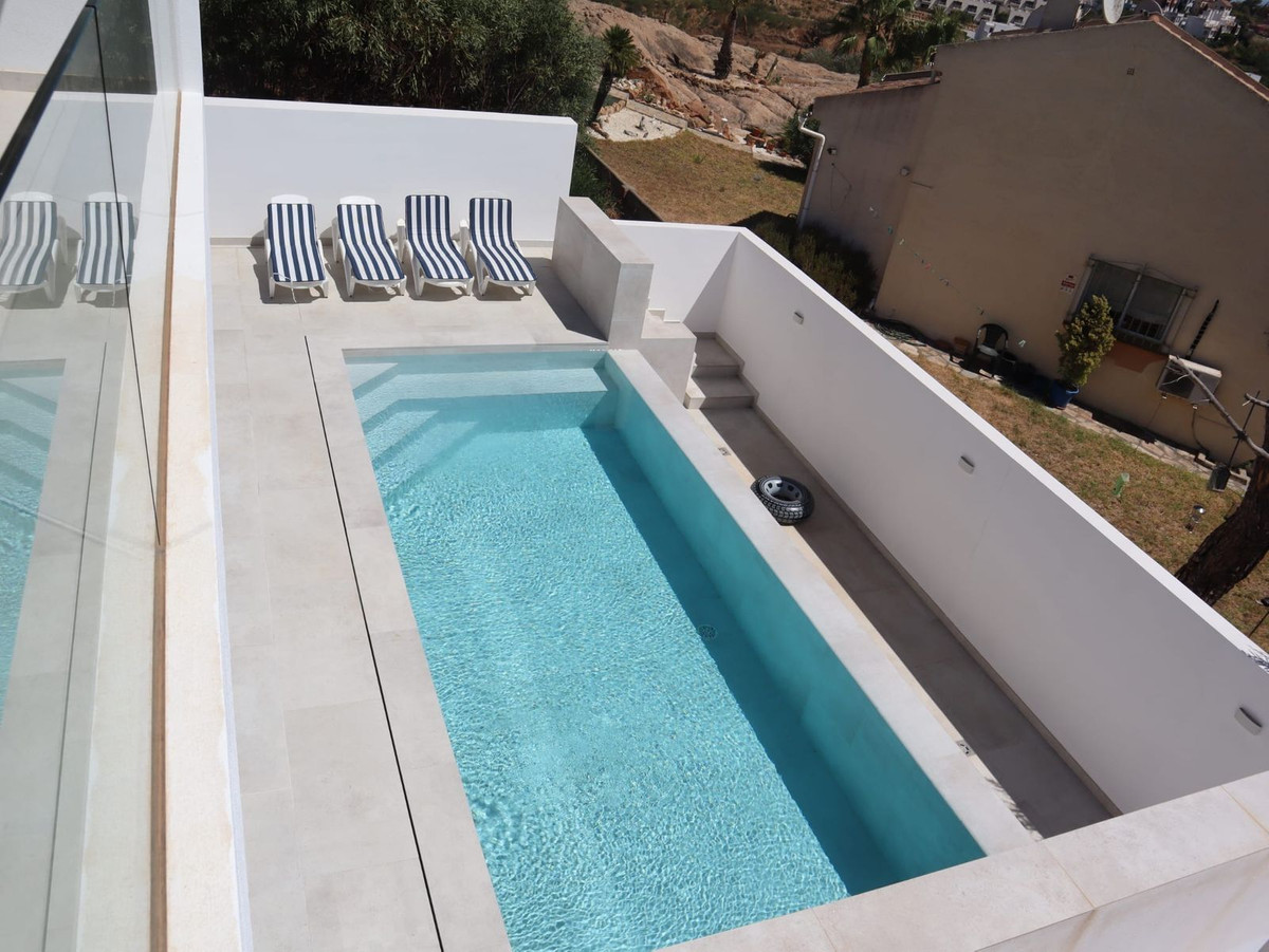 4 Bed فيلا مستقلة in Torreguadiaro في Torreguadiaro, فيلا منفصلة