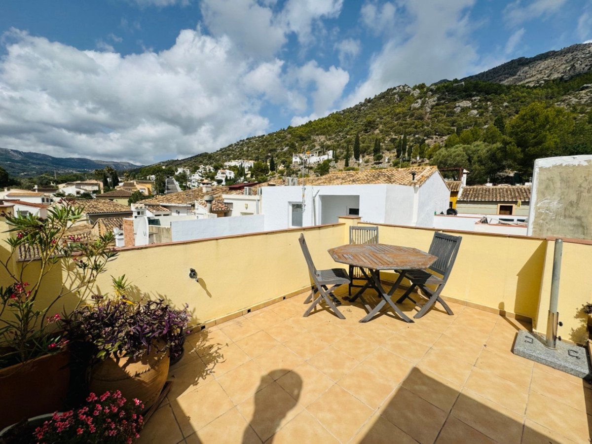 4 Bed Townhouse in Tormos in Tormos, Townhouse