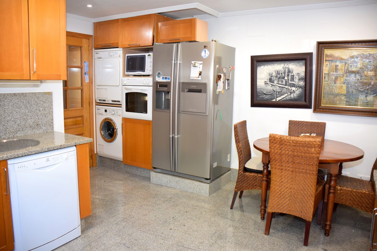 5 Bed Semi-Detached House in Santa Clara in Santa Clara — Semi-Detached House