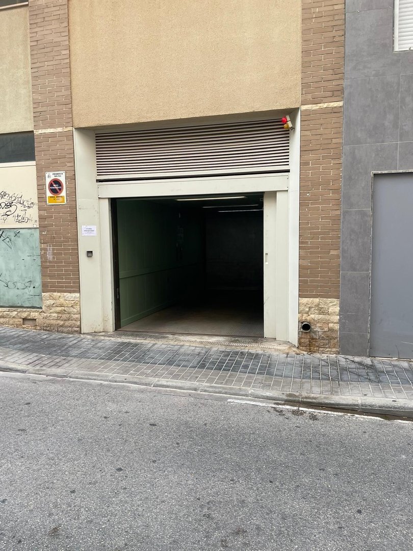 Garage in Santa Pola في Santa Pola, 