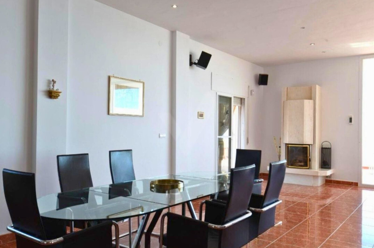 4 Bed Detached Villa in Sayalonga في Sayalonga — فيلا منفصلة