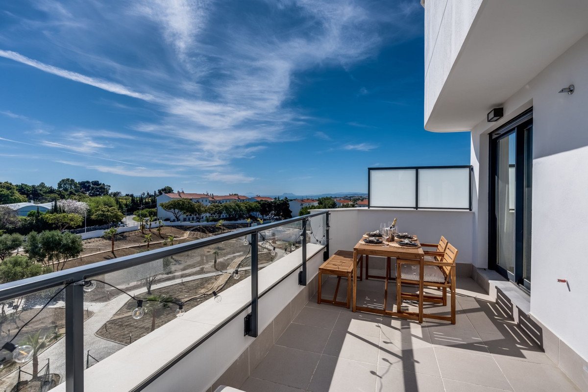 1 Bed Middle Floor Apartment in Selwo in Selwo — Apartment