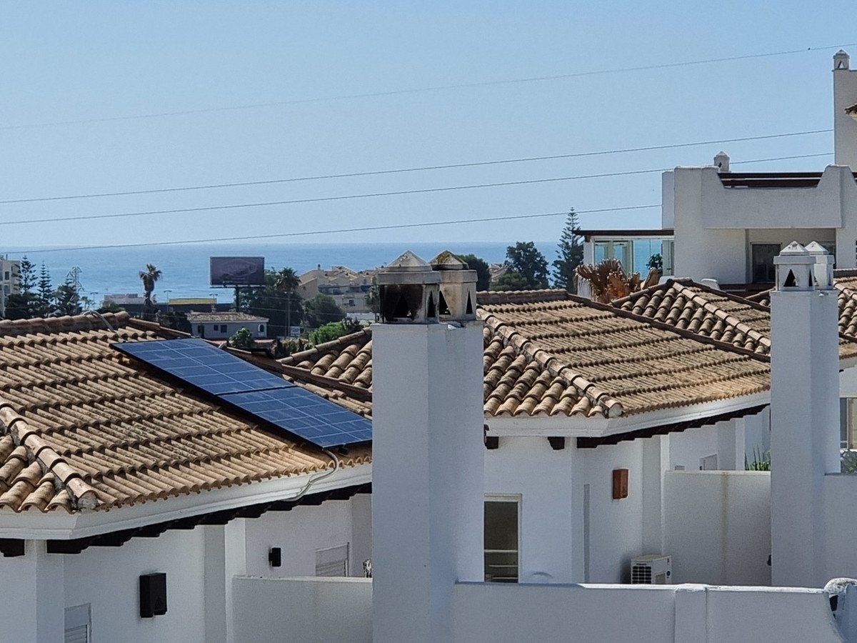 2 Bed Top Floor Apartment in Selwo in Selwo, Apartment