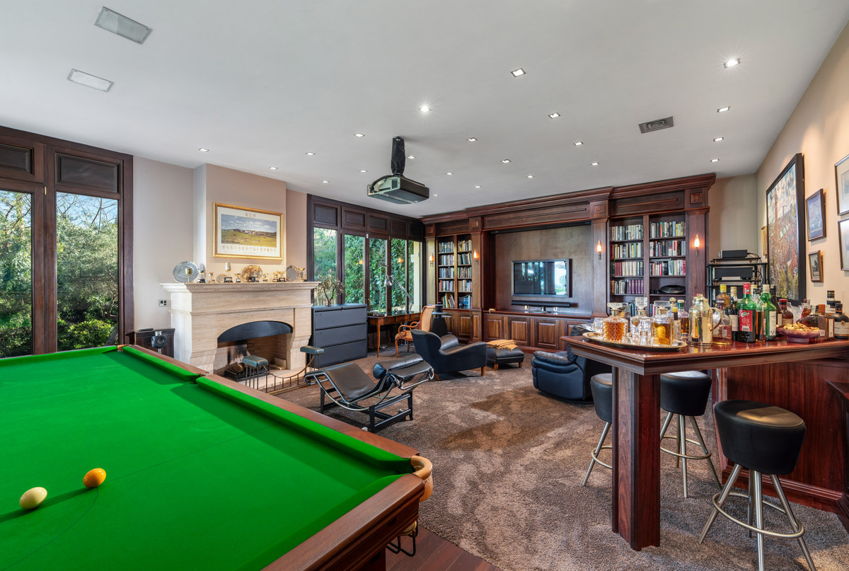 6 Bed Detached Villa in Sotogrande Alto في Sotogrande Alto — فيلا منفصلة